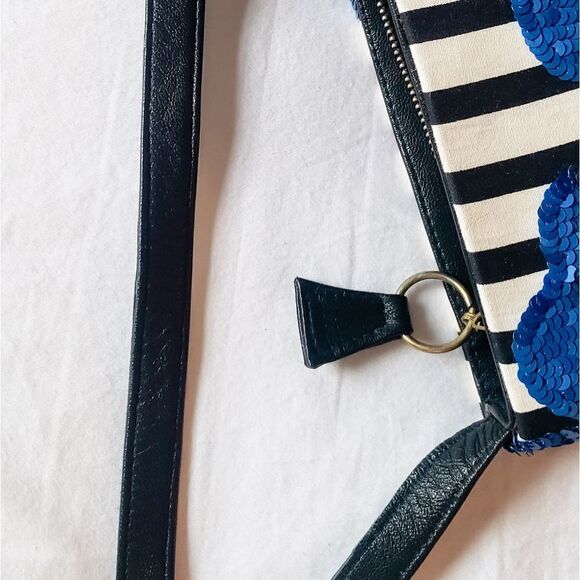 Stripes and Flower Purse - Picture 5 of 8